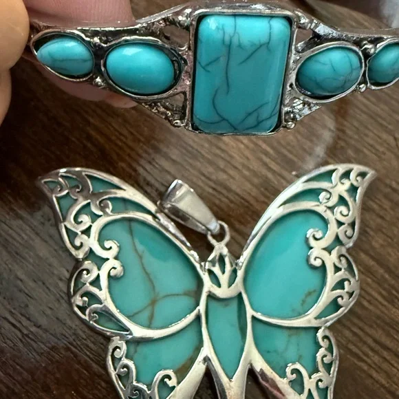 Turquoise Butterfly Pendant and Bracelet Set - Picture 4 of 4